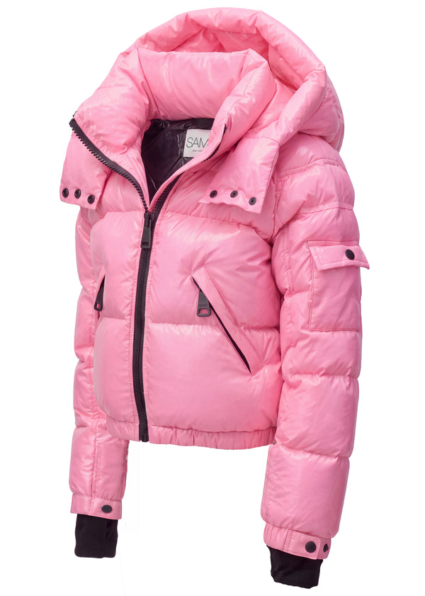 GIRLS CROPPED FREESTYLE A pink puffer jacket with a high collar, black zipper, and black cuff details, shown against a plain white background.