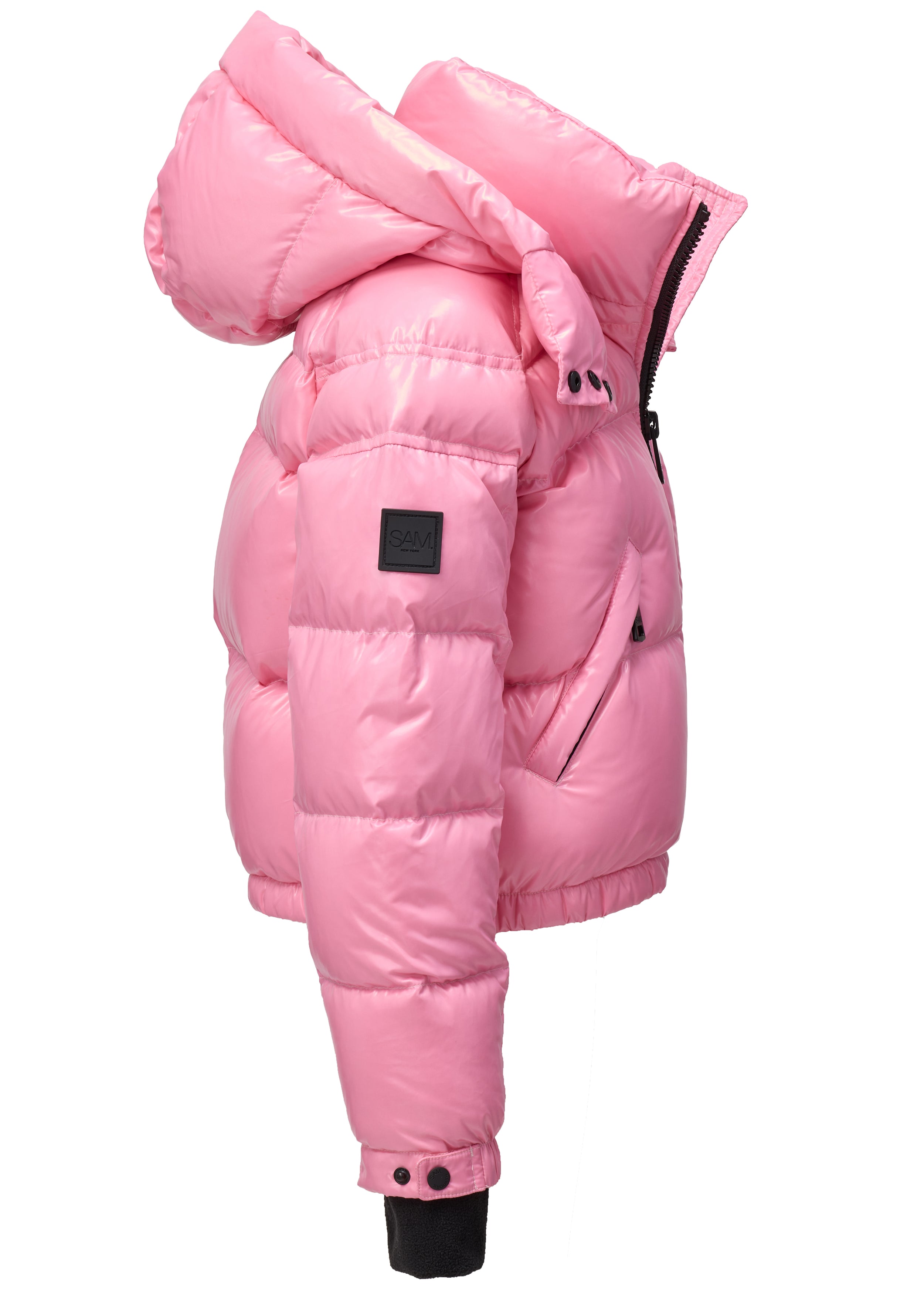 GIRLS CROPPED FREESTYLE A pink puffer jacket with a high padded collar, horizontal quilting, and black zipper details, shown from a side profile view on a white background.