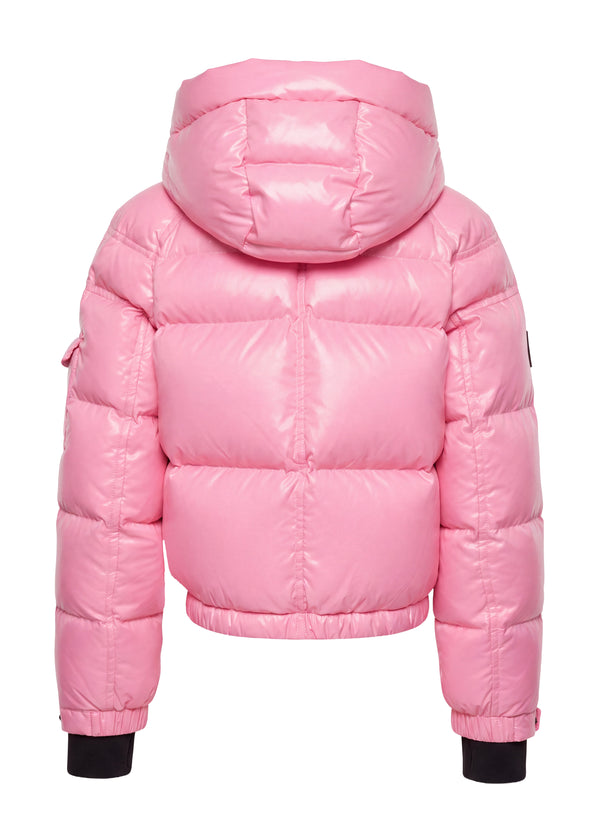 GIRLS CROPPED FREESTYLE A shiny pink puffer jacket with a hood, shown from the back on a white background.
